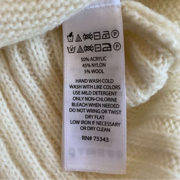 ✨Rachel Zoe✨ Cream Turtle Neck Sweater Size M - Picture 6 of 7